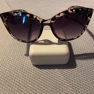 NWOT Pink & black sunglasses